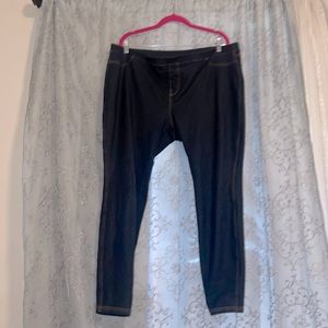 Dark wash XXL jeggings.